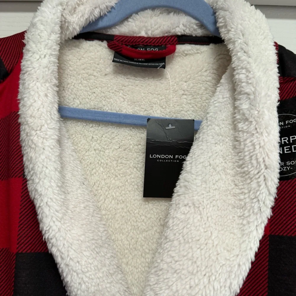 Men’s London Fog Plaid Sherpa lined Robe - Picture 3 of 7